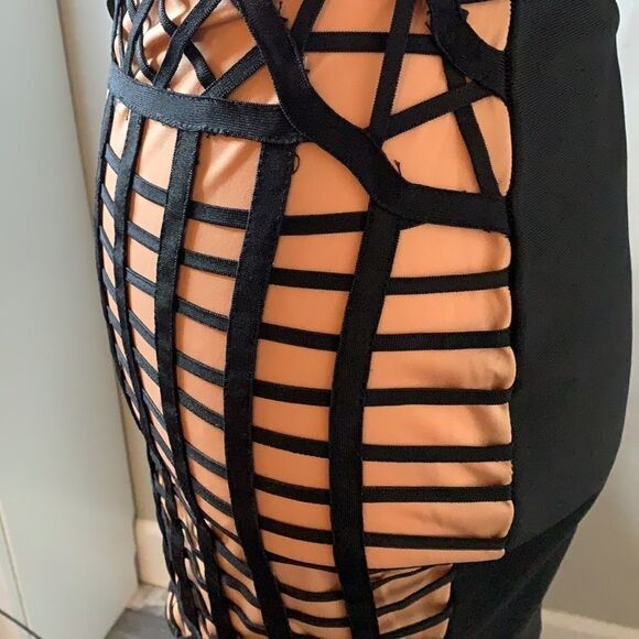FASHION Nova caged dress very sexy open V-neck with straps across the chest XS - Picture 5 of 13